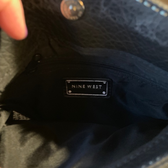 Nine West black crossbody/wristlet bag - Picture 5 of 5